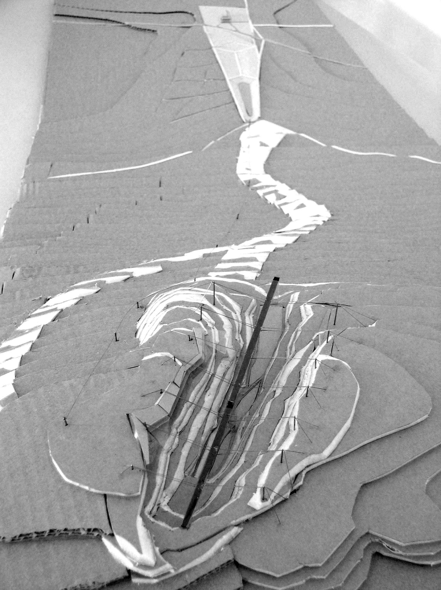 Częścią projektu Marleny Jędrochy wokół Rozdroża Izerskiego była propozycja zawieszenia nad kanionem kamieniołomu kładki - długiego pomostu, wybiegającego w wydrążoną górę niczym molo jako atrakcyjnego punktu widokowego (źródło: M. Jędrocha)