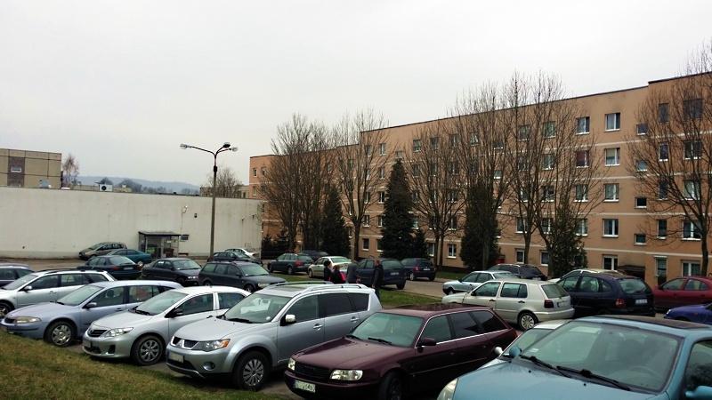 Ulica Kossaka, trudno tu znaleźć miejsce do parkowania, fot. bogatynia.info.pl