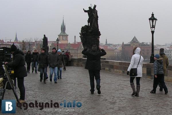 Pierwszą figurą Jana Nepomucena jest pomnik w Pradze na moście Karola, z którego miał zostać zrzucony, fot. bogatynia.info.pl