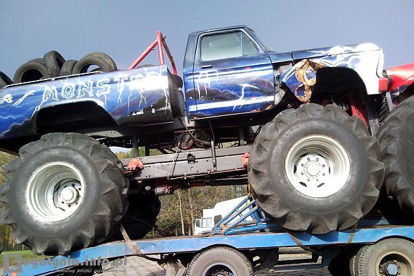 Auta pokazowe już przyjechały do Bogatyni, fot. bogatynia.info.pl